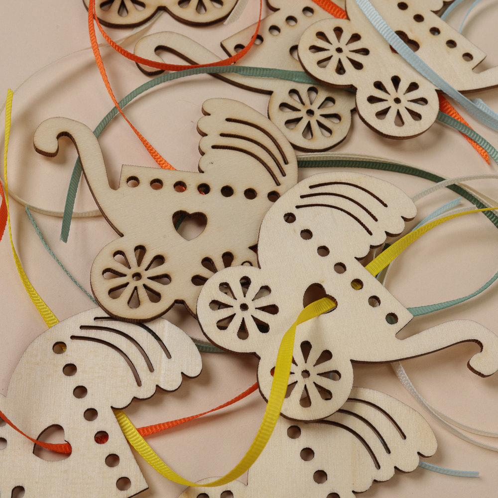 Ξύλινα διακοσμητικά καροτσάκια σε φυσικό χρώμα ξύλου για δώρο νεογέννητου