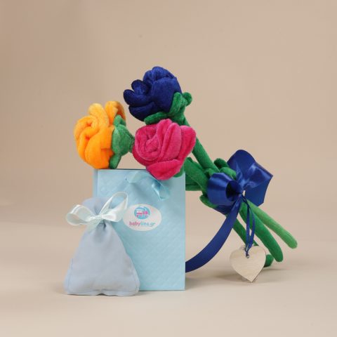 Φυλαχτό και μπουκέτο από λούτρινα λουλούδια σε μπλε