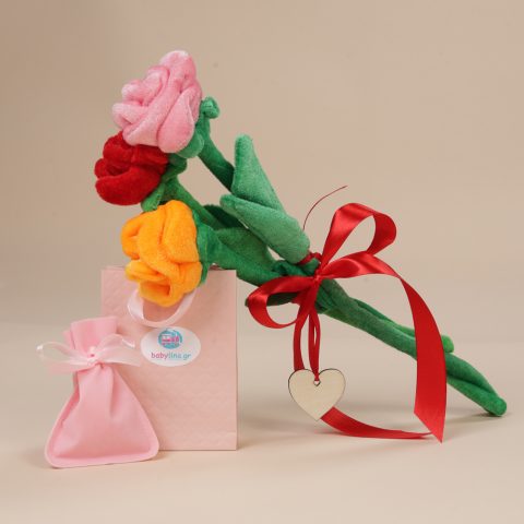 Φυλαχτό και μπουκέτο από λούτρινα λουλούδια σε ροζ