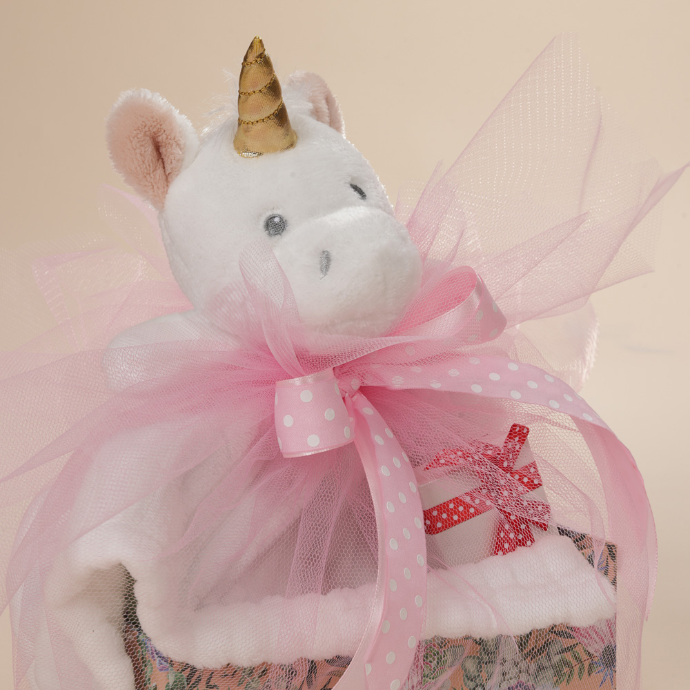 Λεπτομέρεια δώρου για νεογέννητο κορίτσι με πανάκι παρηγοριάς μονόκερος και φυλαχτό